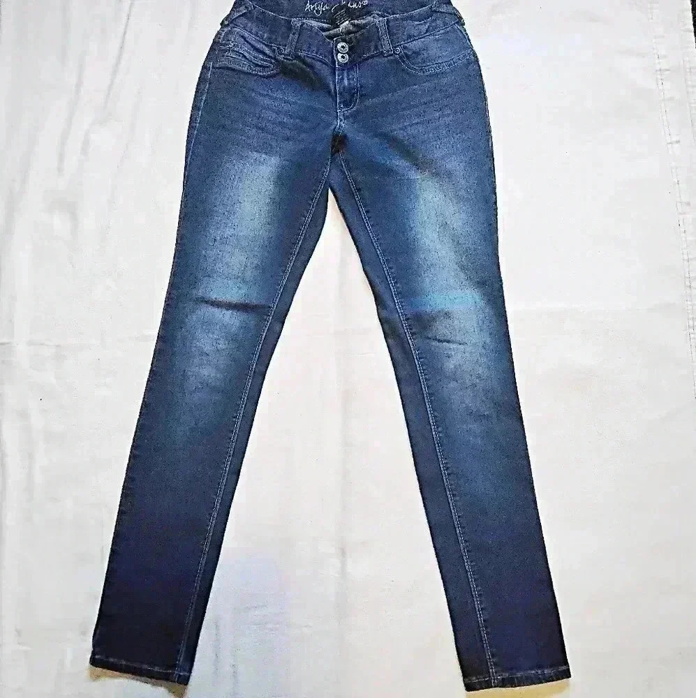 Ariya Jeans